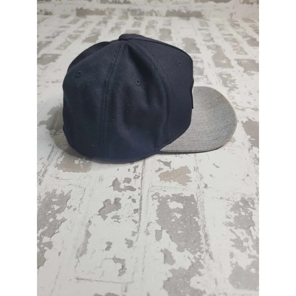 2944 Vans Snap Back Hat‎ Gray/Black